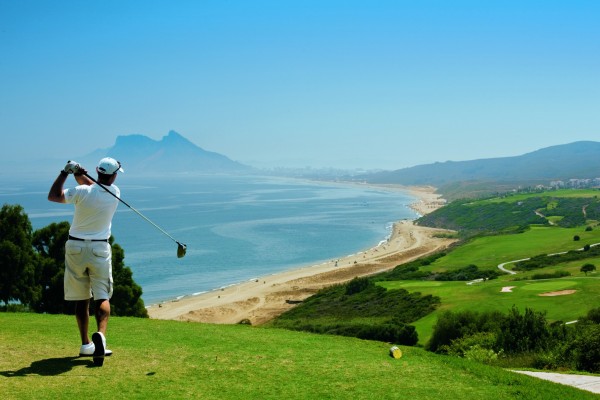Aldiana Alcaidesa: Golfen mit Blick auf den Felsen von Gibraltar.