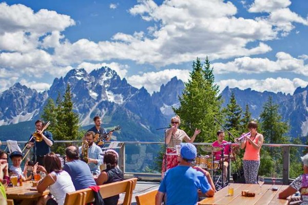 Panoramabuehne_am_Ritten_C_SJF