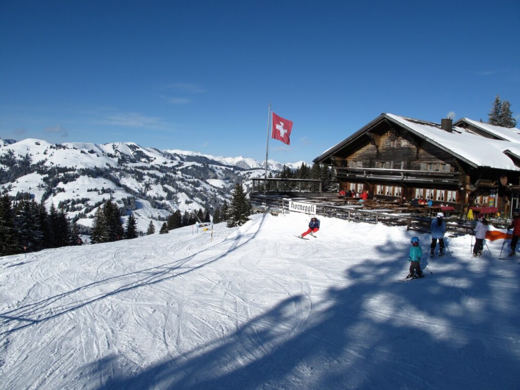 Skispaß für die ganze Familie am Horneggli und auf der Schönrieder Alm oberhalb von Gstaad