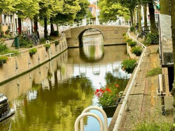 Malerische Gracht in Harlingen