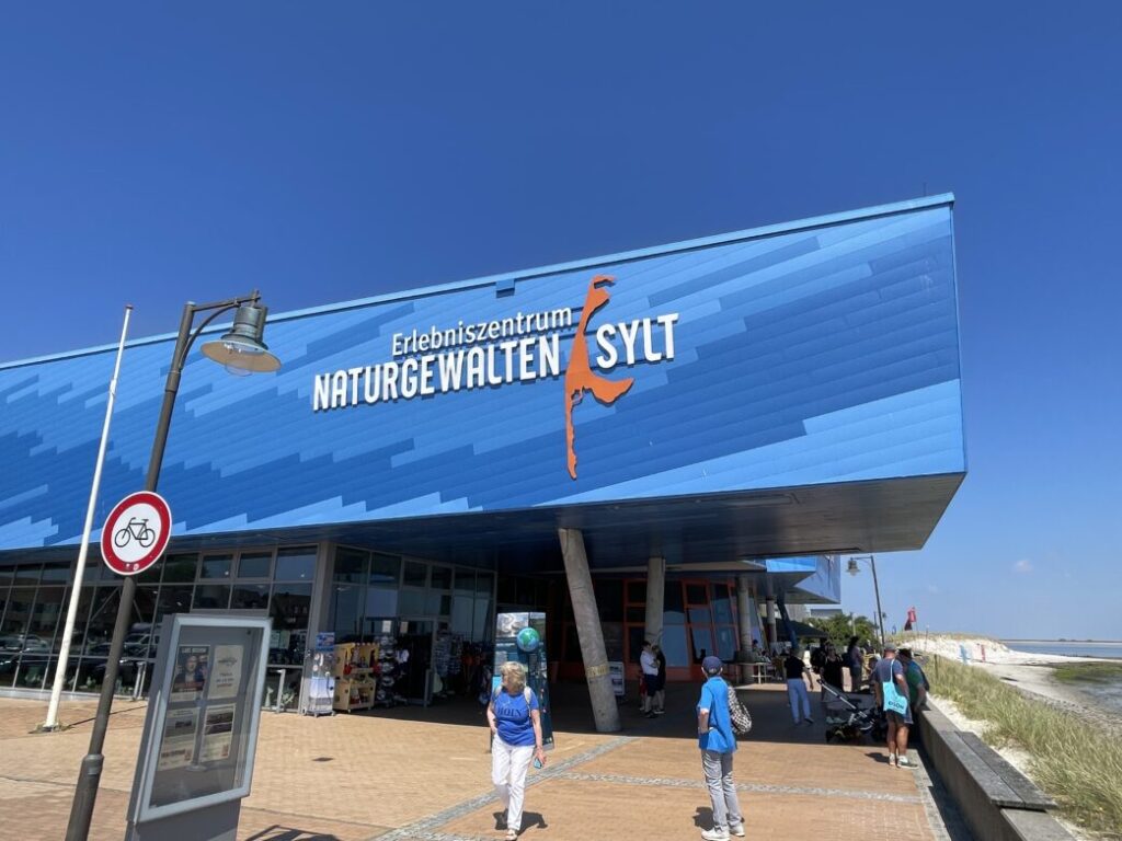 Das Erlebniszentrum Naturgewalten Sylt ist ein absoluter Besuchermagnet in List auf Sylt, denn es hat Vieles zu bieten. Zum Angebot gehören zum einen eine faszinierende Ausstellung mit zugehörigem Shop und