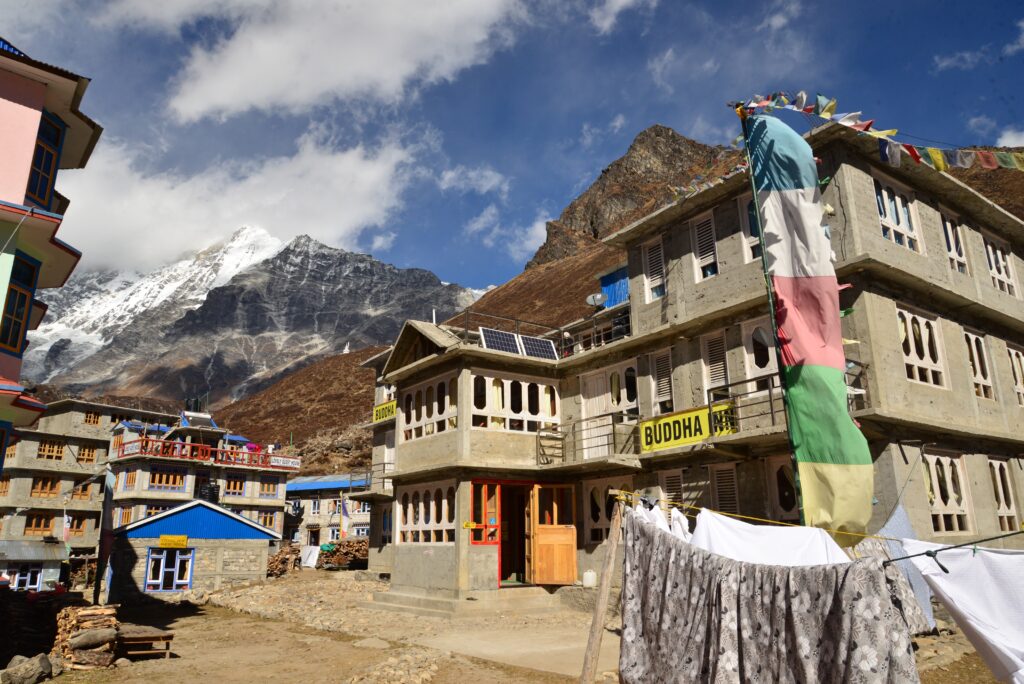 Tourismus ja, aber mit Mehrwert fürs Zielland – mit seinen „Climate Treks“ in Nepal bietet der Slow-Trekking-Marktführer Hauser Exkursionen klimaneutrale Touren und fördert gleichzeitig Projekte zur Unterstützung der Bevölkerung Foto: Hauser Exkursionen/Manfred Häupl