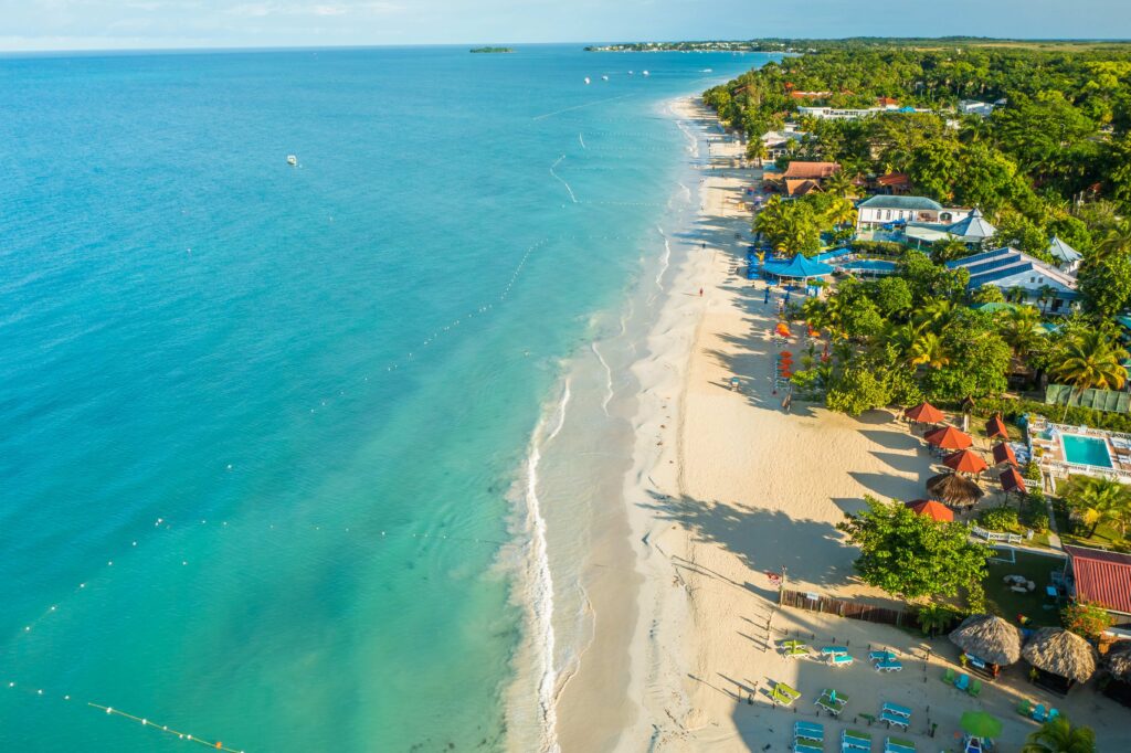 Seven Mile Beach einer der schönsten Orte Jamaikas - voller Karibik-Magie