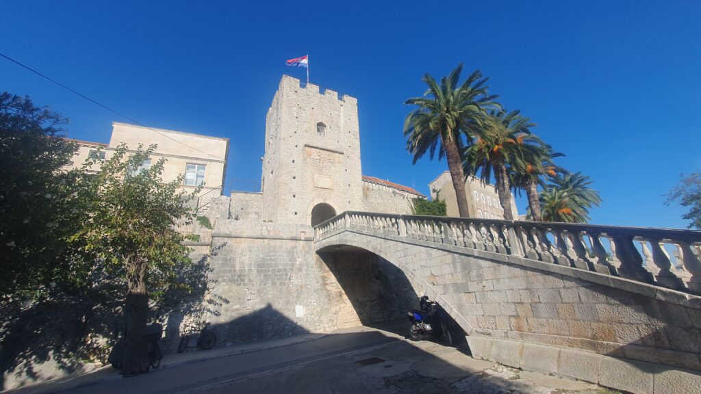 Stadtmauer von Korčula im Süden Kroatiens. Credit: Mike Badstübner