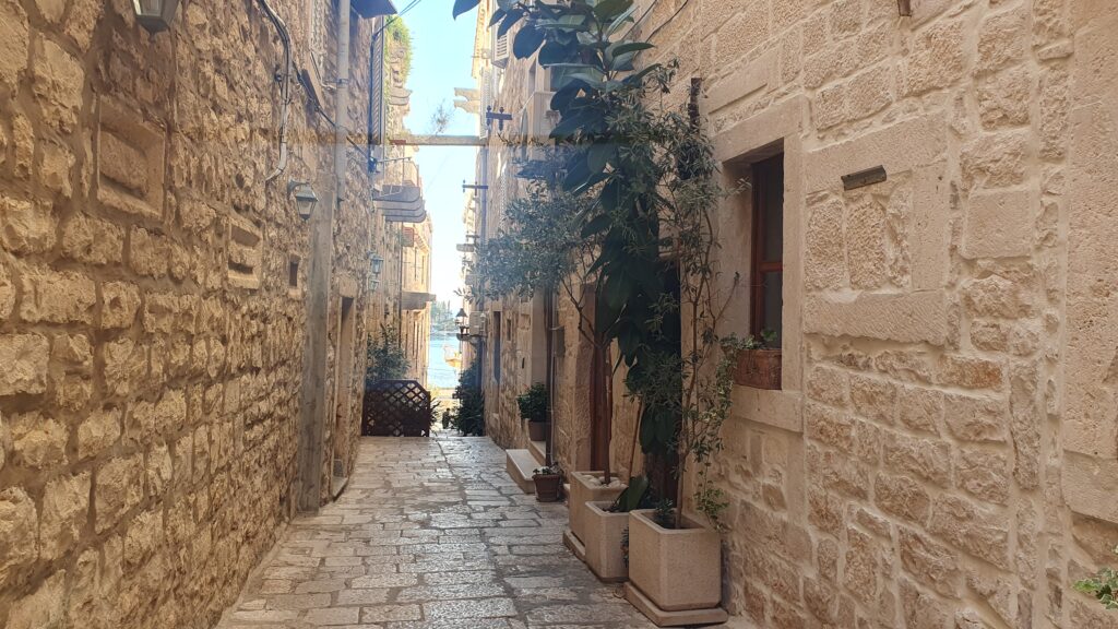 Enge Gassen, heller Sandstein: Korčulas Stadtbild. Credit: Mike Badstübner