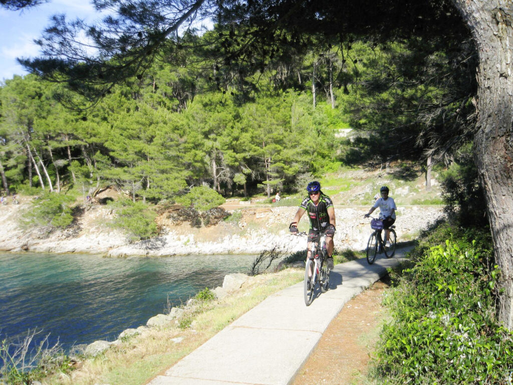 Geführte Fahrradtouren sind Teil vieler Routen mit I.D. Riva Tours. Credit: Mike Badstübner