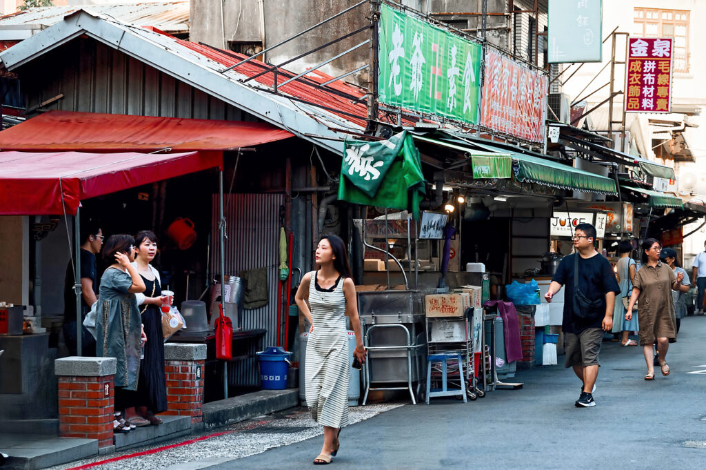 Straßenszene im ältesten Stadtviertel Taipeis