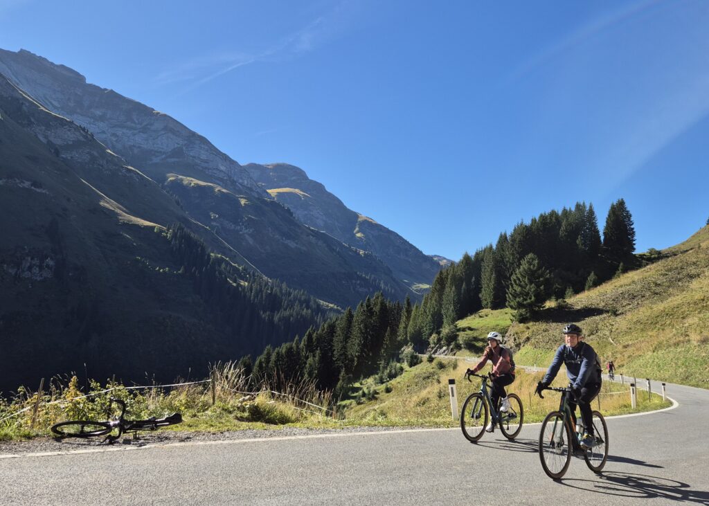 Herrliches Wetter im Herbst: Von St. Anton am Arlberg über Lech geht es auf der ersten Etappe in Lechtal.