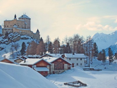 5a) Schloss Tarasp (nebeneinander mit Bild 5b) 5a) Schloss Tarasp (nebeneinander mit Bild 5b)