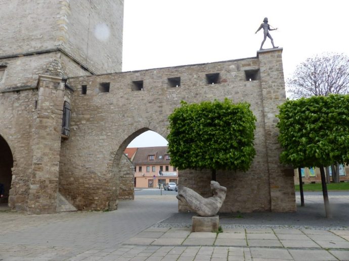 Stadttor mit Figur von Olearius