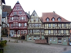 Churfranken Miltenberg Marktplatz Schnatterloch (1)