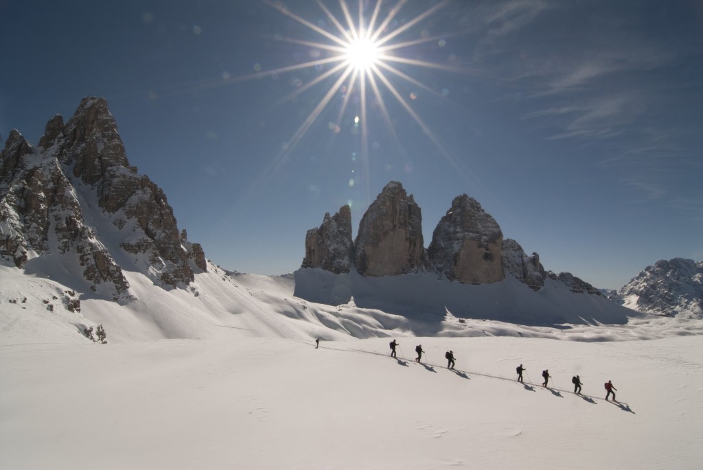 Skitouren unterhalb der Drei Zinnen - dem Wahrzeichen der Sextener Dolomiten. Foto: H. Oberhofer.