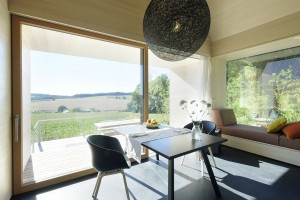 Vom Haus am Feld, einem der drei Rottaler Langhäuser, hat man einen unverbauten Blick auf die Umgebung. Foto: Günter Standl