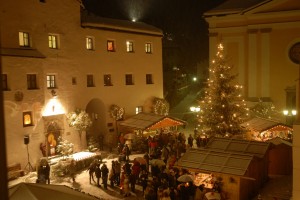 Die Bergweihnacht am Dorfplatz in Kastelruth. Foto: Seiser Alm Marketing/Laurin Moser