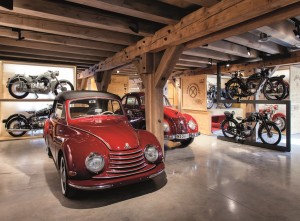 Im PS.SPEICHER stehen mehr als 350 historische Fahrräder, Motorrädern und Automobile. Foto: KulturstiftungKornhaus
