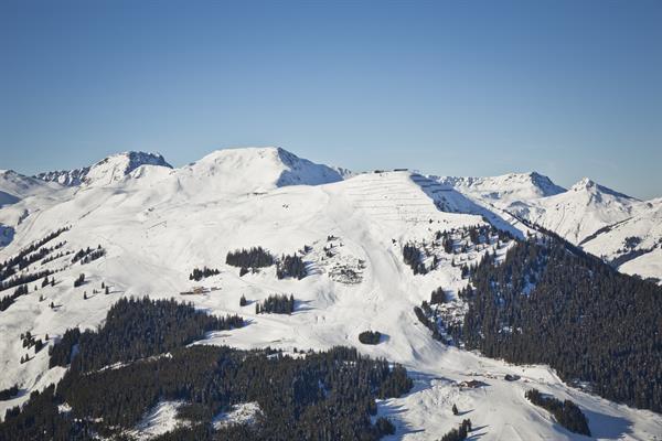 Im oberen Abschnitt erwartet die Biker ein flowiger Singletrail mit grandiosem Panoramablick ins Tal. Der Abschnitt von der Schattberg-Mittelstation talwrts ist X-Line - Saalbach Hinterglemm Appartement Conrad