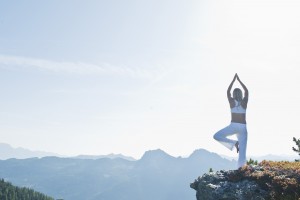 Yoga vor der spektakulären Kulisse der Zauchenseer Bergwelt. Foto: Liftgesellschaft Zauchensee