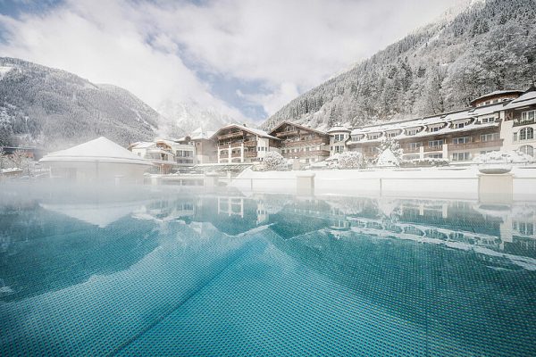 csm_sportbecken-aussen-winter-stock-resort-01_e3633664f1 csm_sportbecken-aussen-winter-stock-resort-01_e3633664f1
