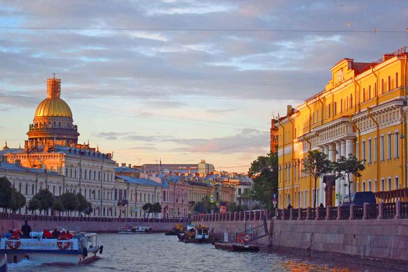 Weiße Nächte in St. Petersburg auf dem Moika-Kanal