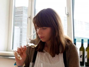 k-Katharina Lackner-Tinnacher bei der Weinverkostung _Renate Wolf-Götz